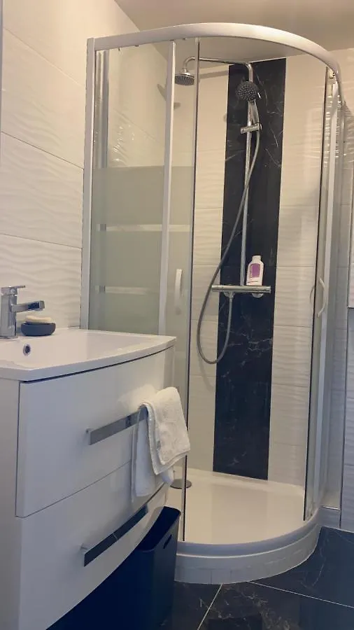 Apartment Appartement Calme Et Propre Avec Vue Sur La Mer Saint-Laurent-du-Var