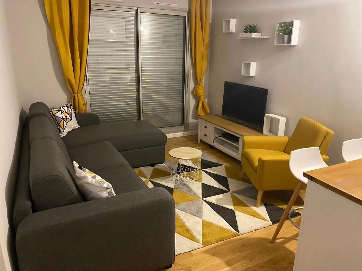 Appartement Calme Et Propre Avec Vue Sur La Mer Saint-Laurent-du-Var France