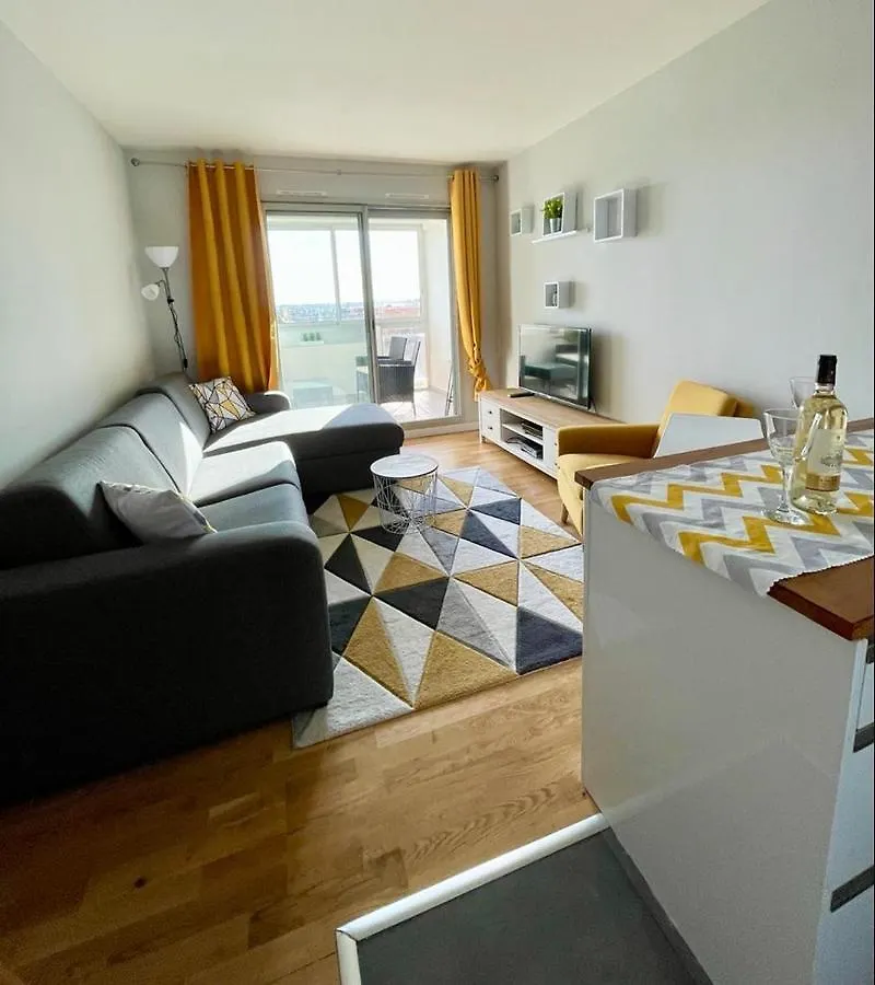 Appartement Calme Et Propre Avec Vue Sur La Mer Saint-Laurent-du-Var Apartment